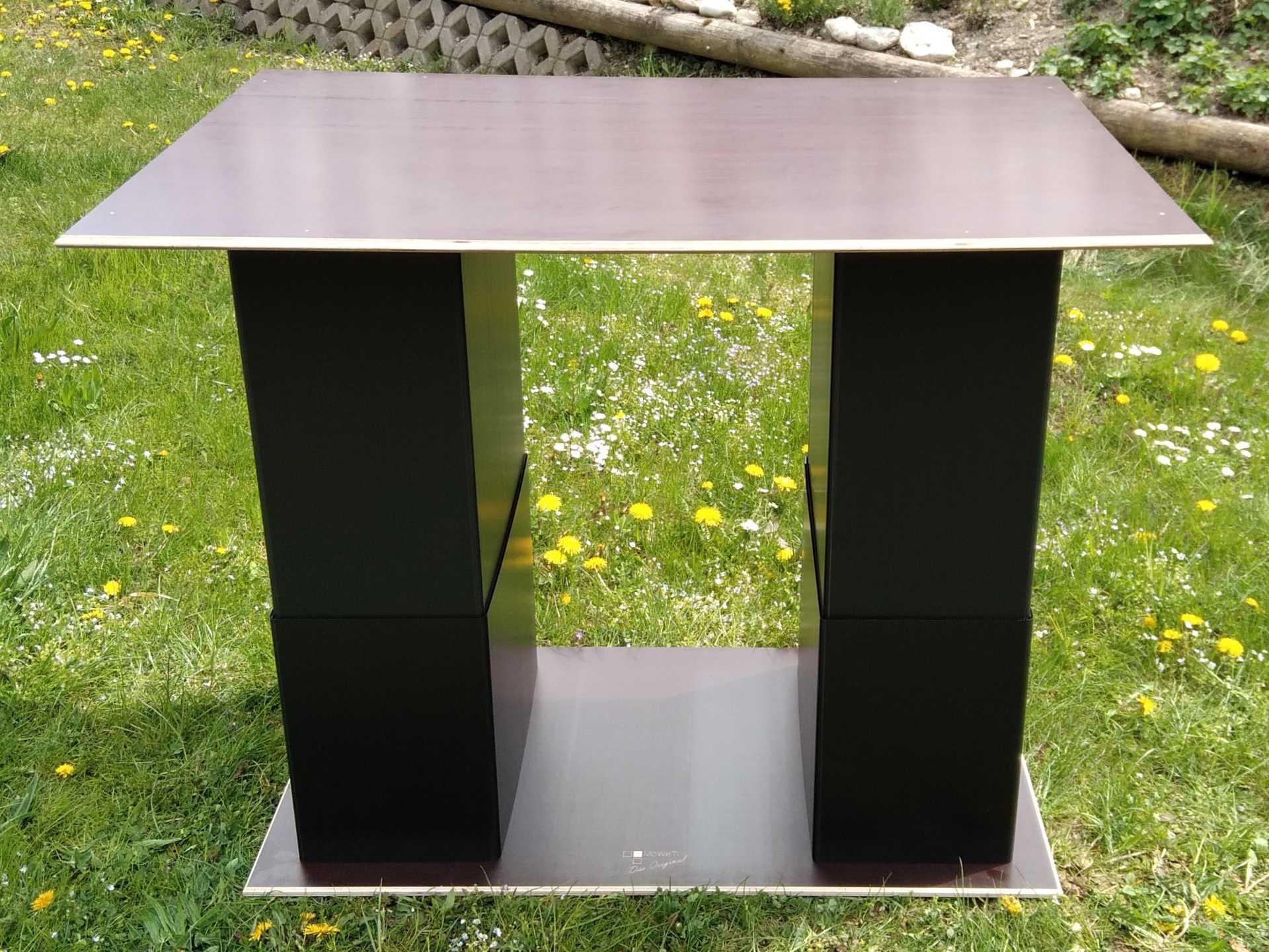 Mobiler Werktisch im Garten 1920 1440