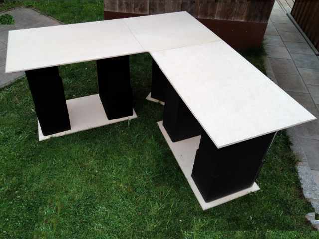 Tisch mit Verbindungselement 90° Birke Fuß PP 640 480